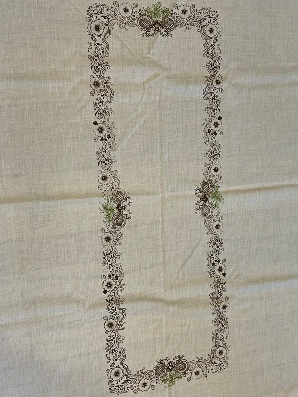 Vintage Charleston Cream Tablecloth with Brown and Green Cottage Border 75x60